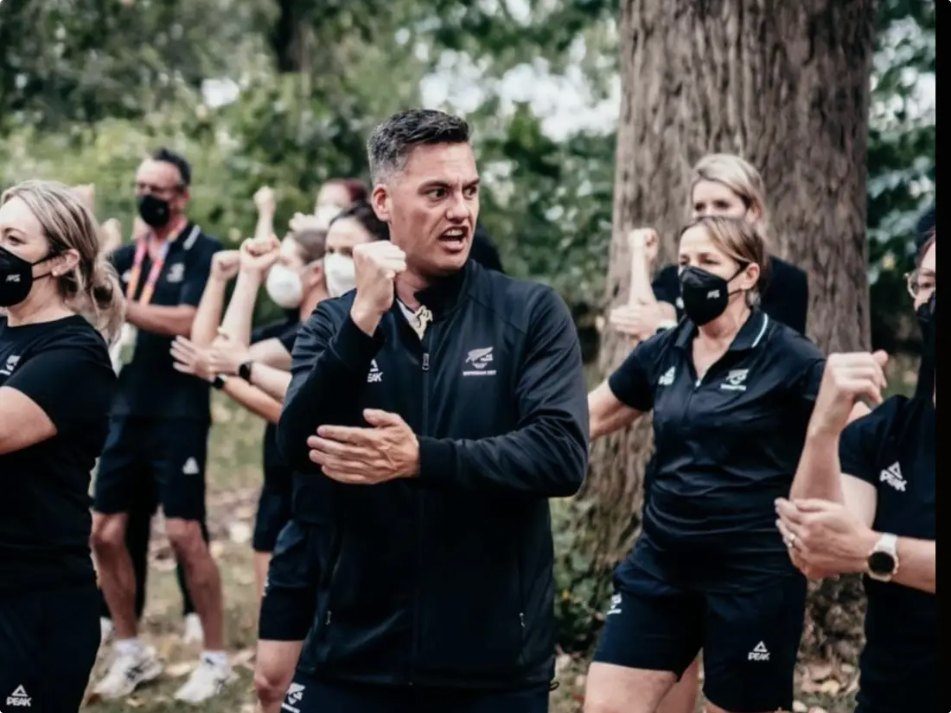 David Jones teaching haka to the New Zealand Commonwealth Games team in 2022