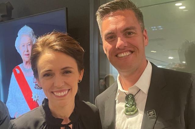 David Jones with then Prime Minister Jacinda Ardern at a New Zealand Government event in London, 2022